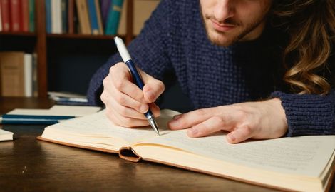 Kısa Süreli Yazma Alıştırmalarıyla Yazarlık Becerisi Geliştirme